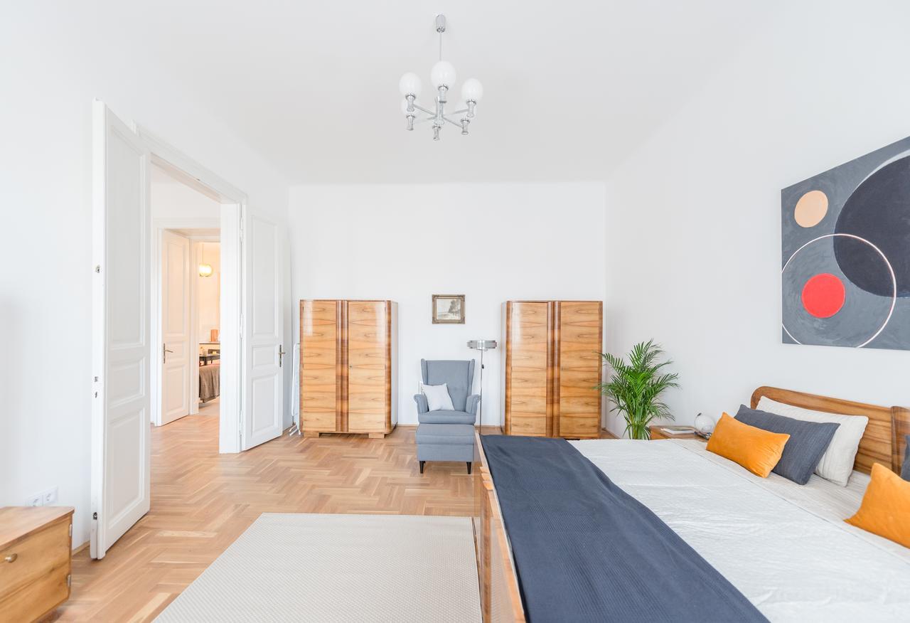 Modern Bauhaus Appartement Boedapest Buitenkant foto